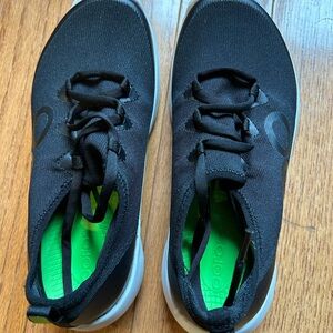 Oofos womens sneakers- black